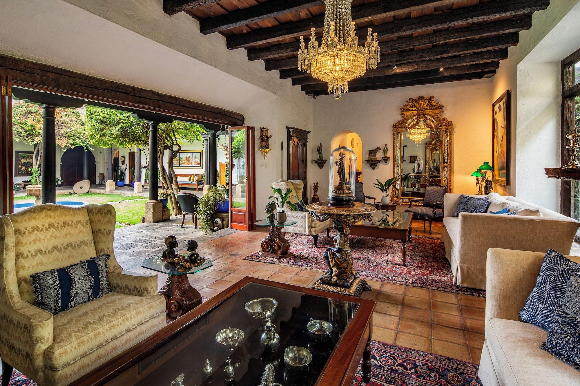 Varios Las Cruces Boutique Hotel