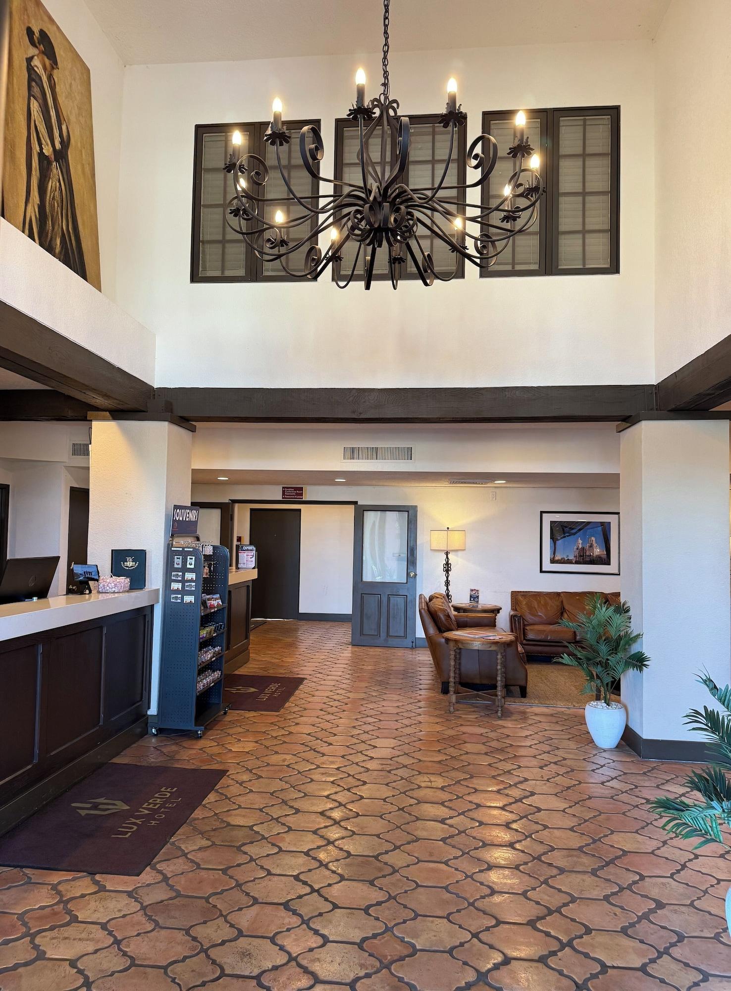 Vista Lobby Lux Verde Hotel