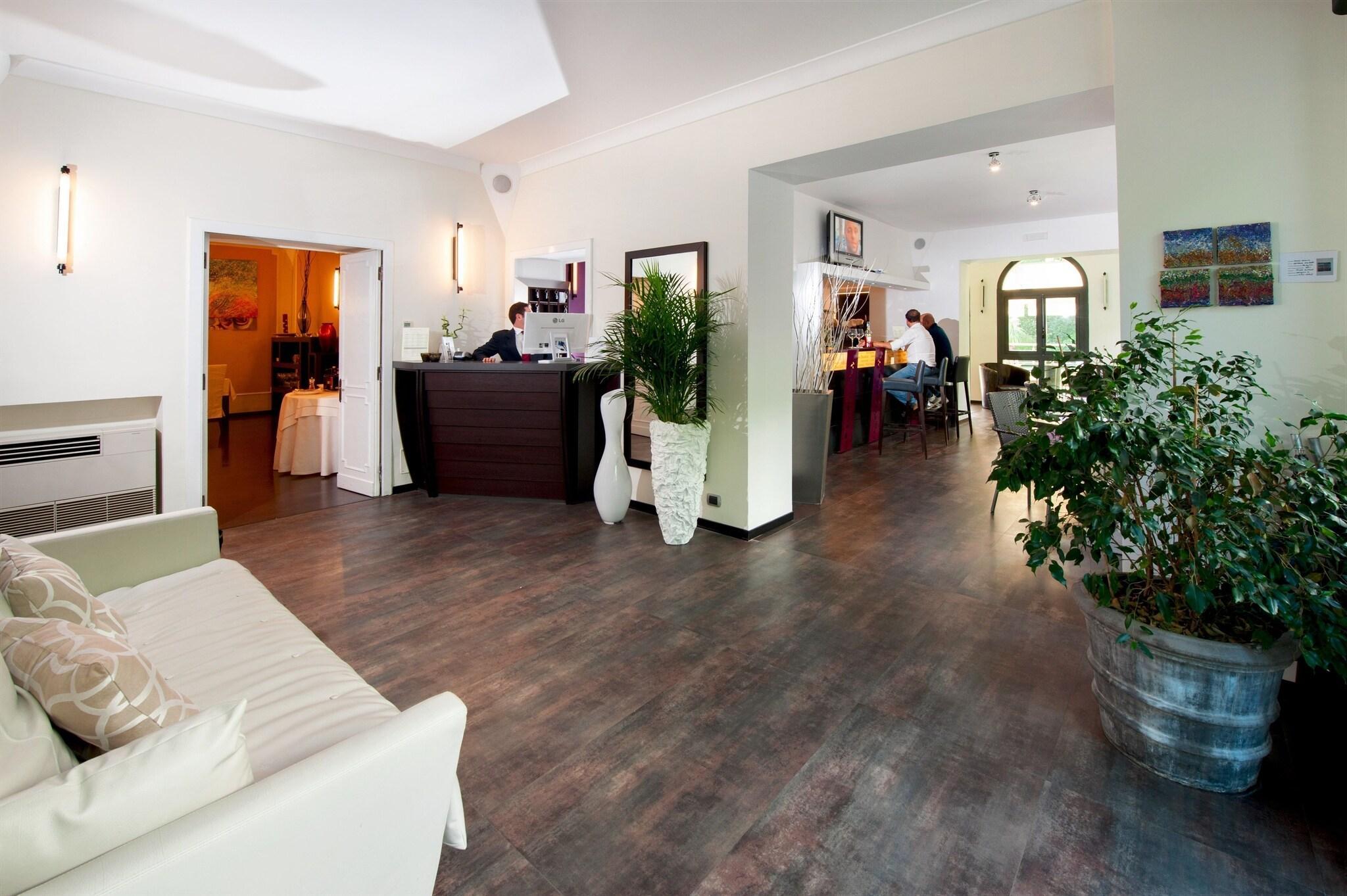 Vista Lobby Villa Maria Cristina