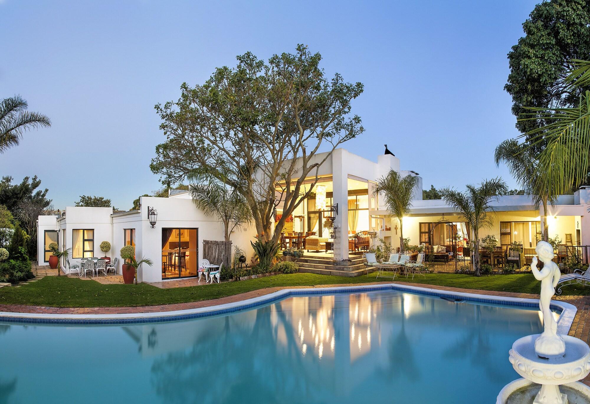 Varios Cape Pillars Boutique Hotel