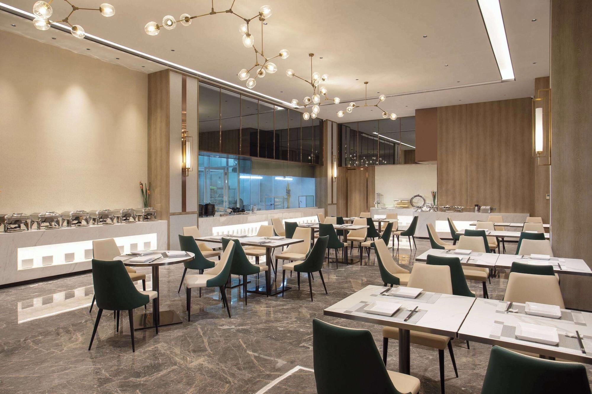 Restaurant Ramada Encore by Wyndham Dongguan East
