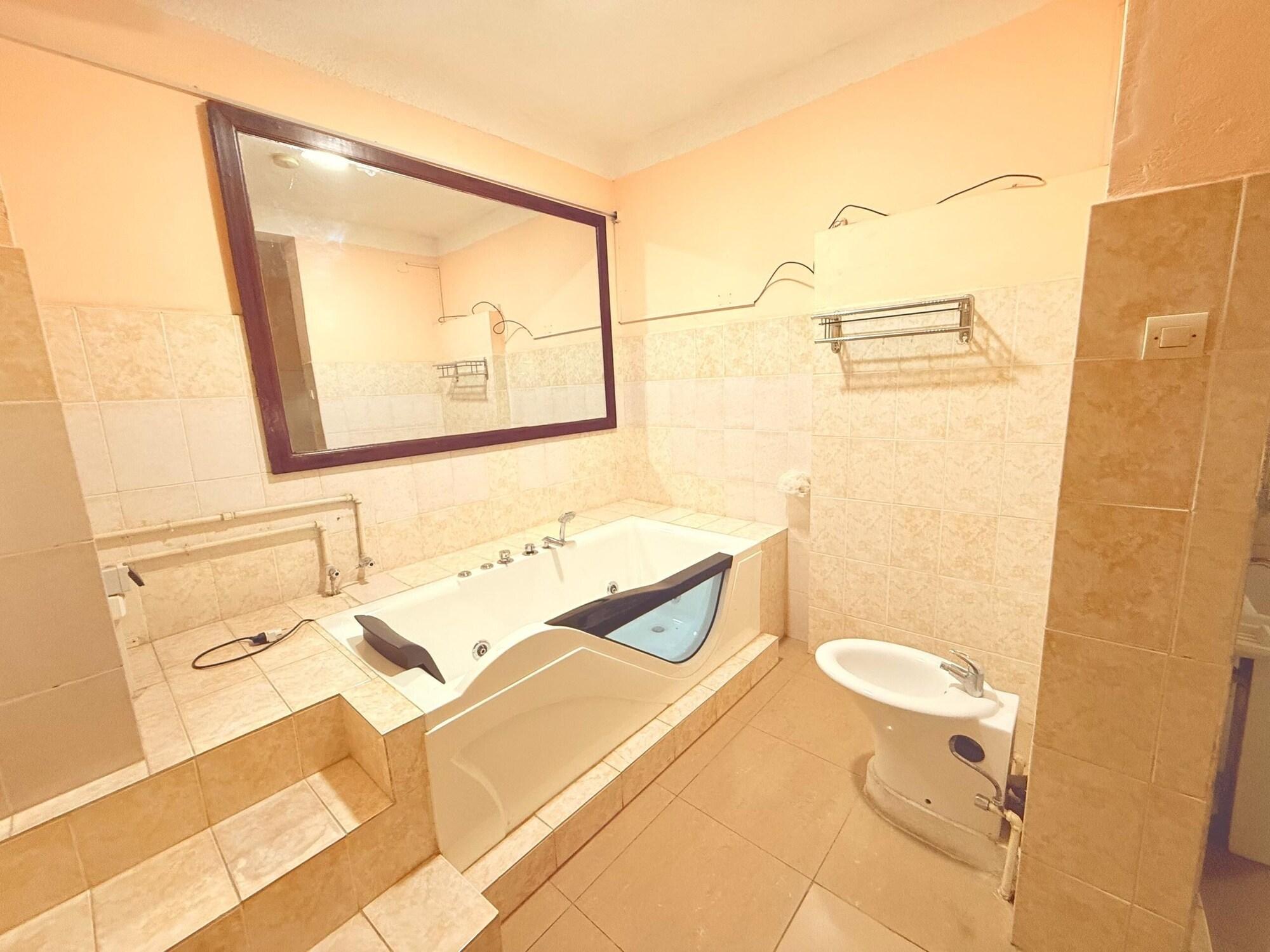 Varios Gahahe Hills Hotel