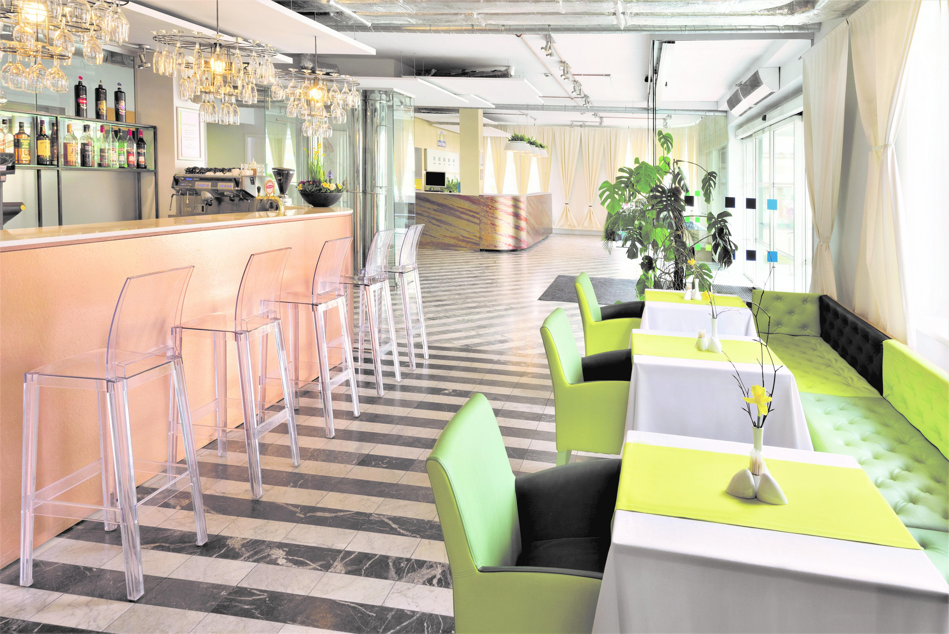 Bar/Salón Rija VEF Hotel with FREE Parking