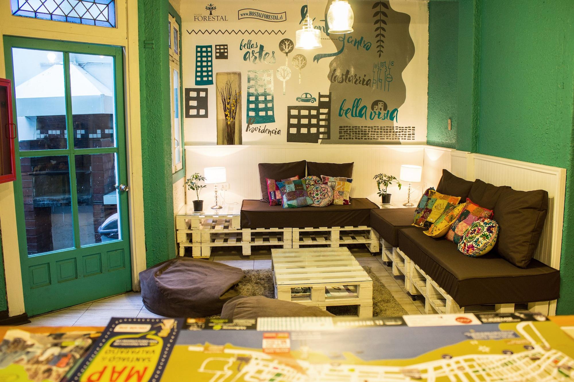Varios Hostal Forestal - Hostel