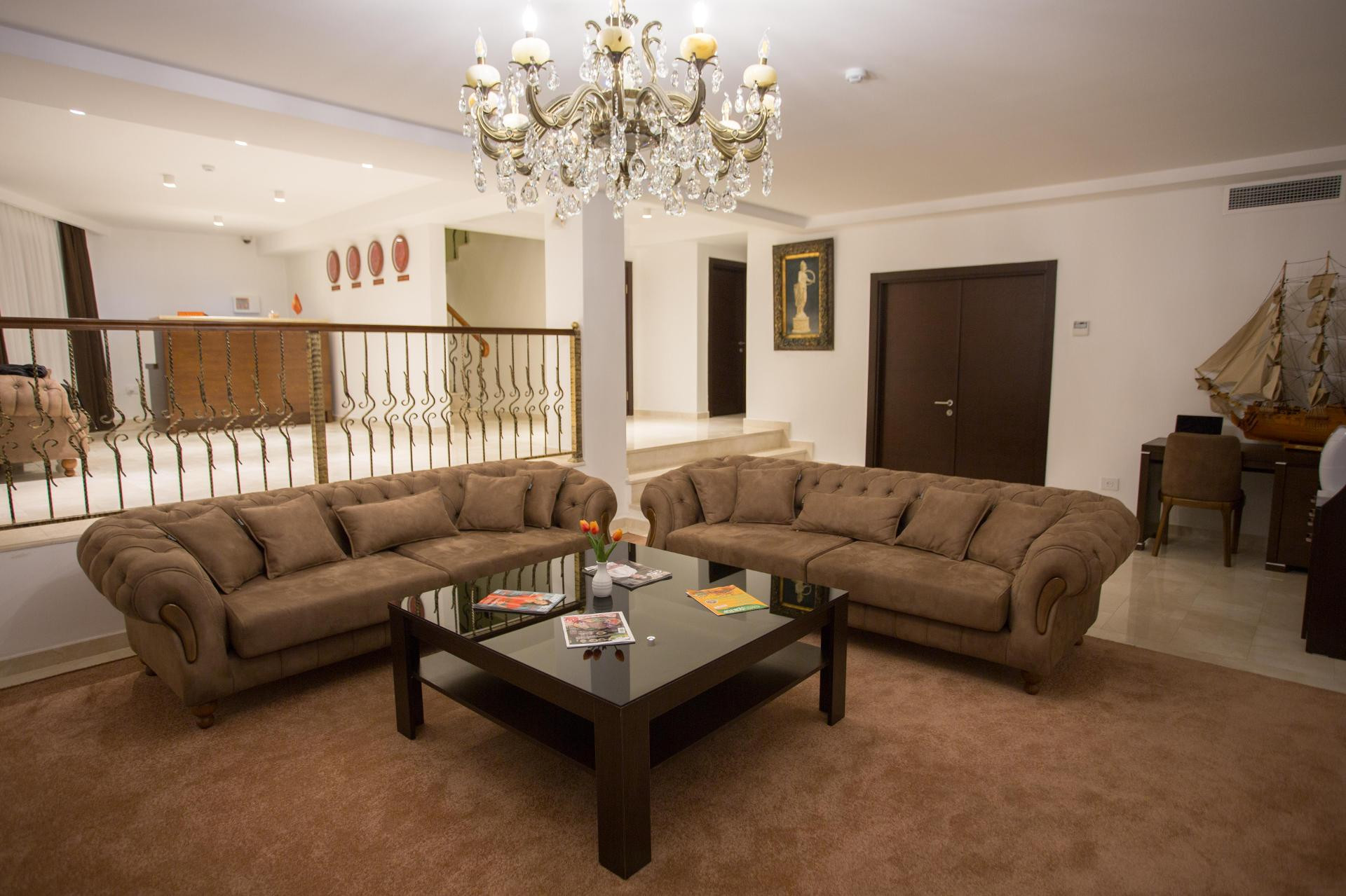 Vista Lobby DaVinci Hotel