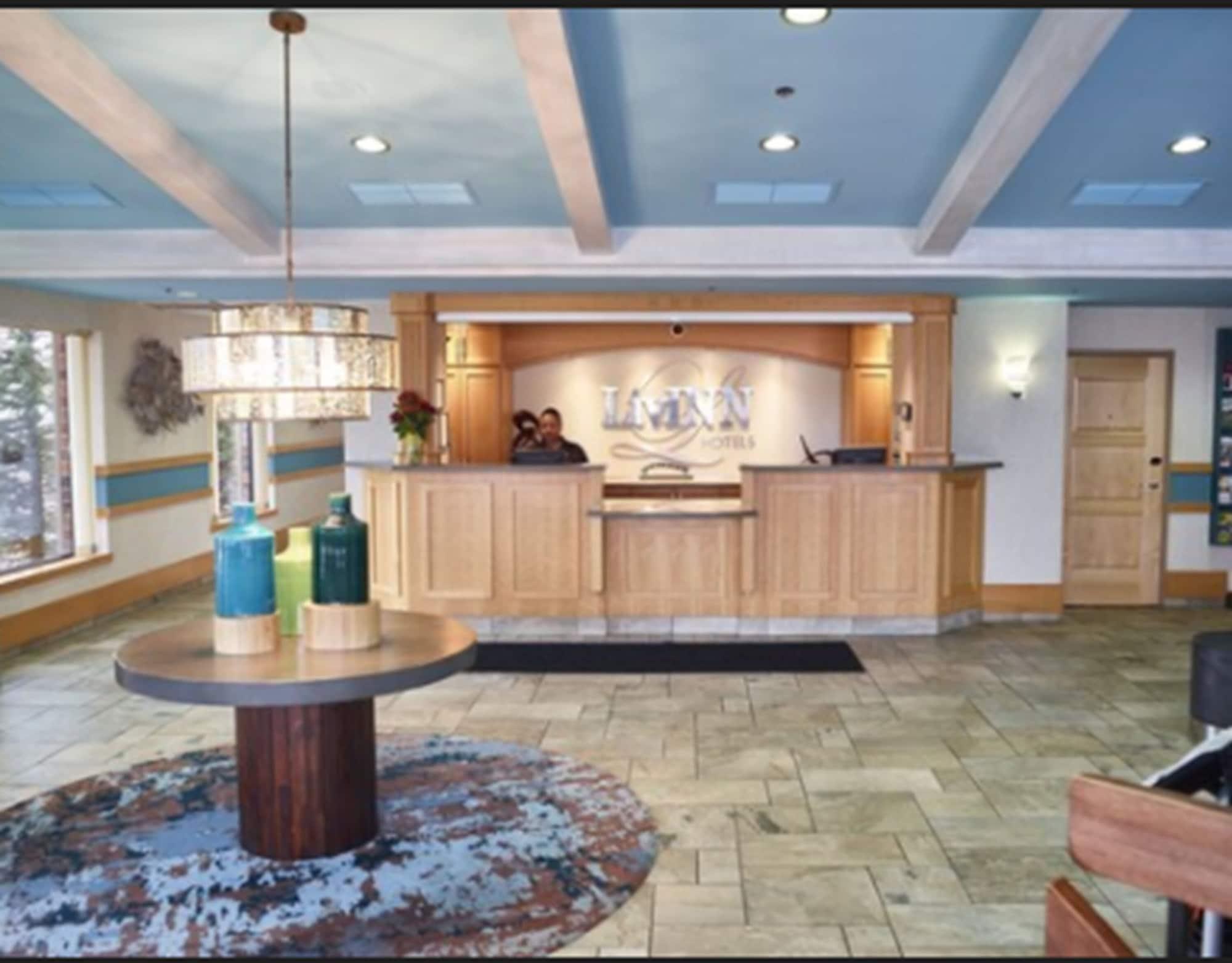 Vista Lobby LivINN Hotel Minneapolis North / Fridley