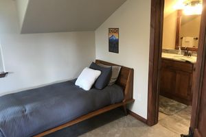 Alquiler Vacacional - Gorgeous luxury top floor condo! Stunning Mountain Views! Private decks! Garage