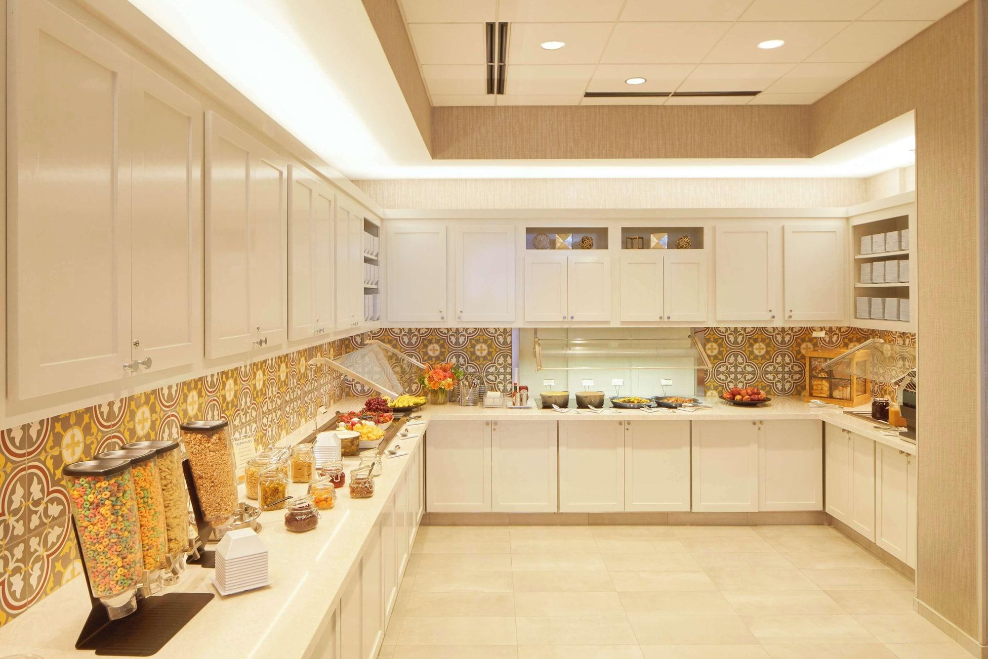 Restaurant Hyatt Place Las Vegas at Silverton Village