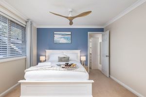 Alquiler Vacacional - Zahir’s retreat with breathtaking views of the crystal-clear waters.