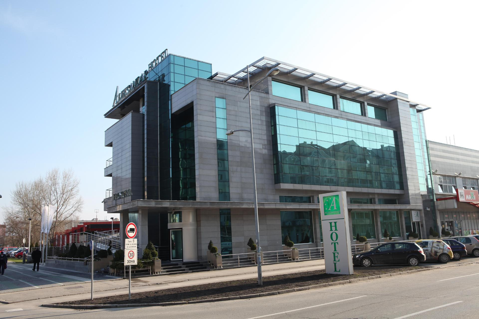 Vista Exterior Aleksandar