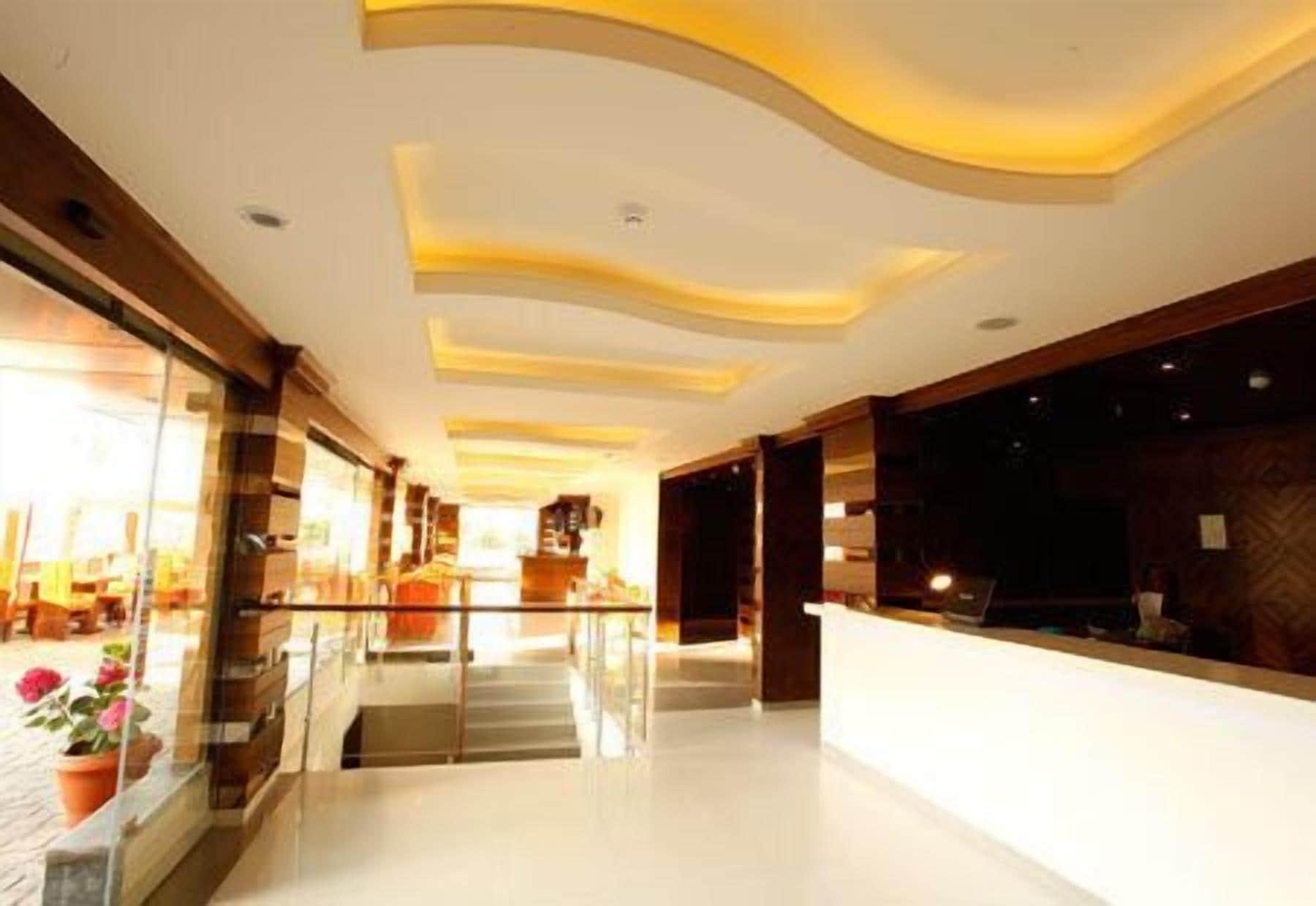 Varios Hotel Le Noble