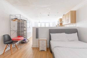 Alquiler Vacacional - Studio W/private Patio Heart of Brixton, London!
