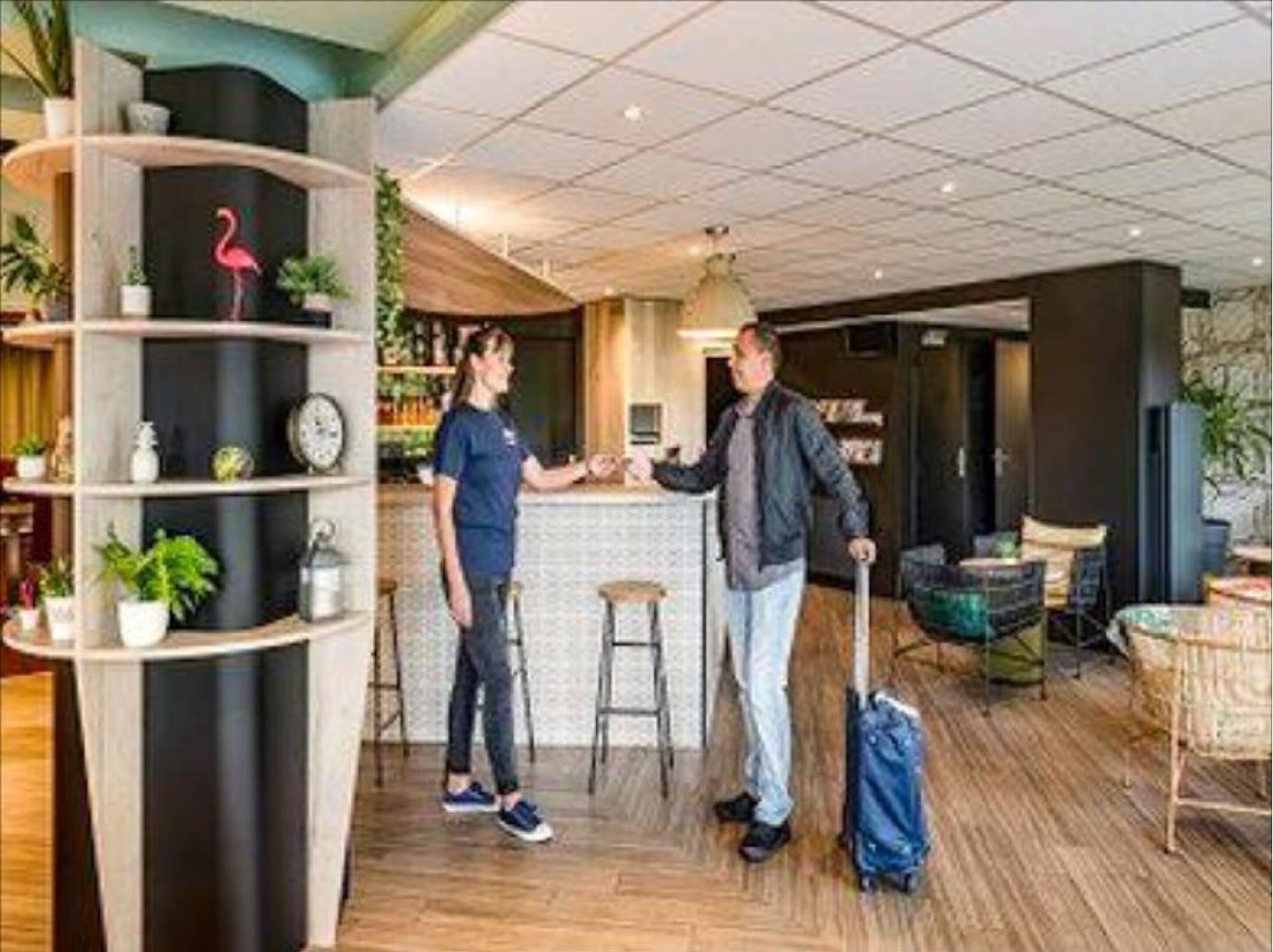 Vista Lobby ibis Styles Albany