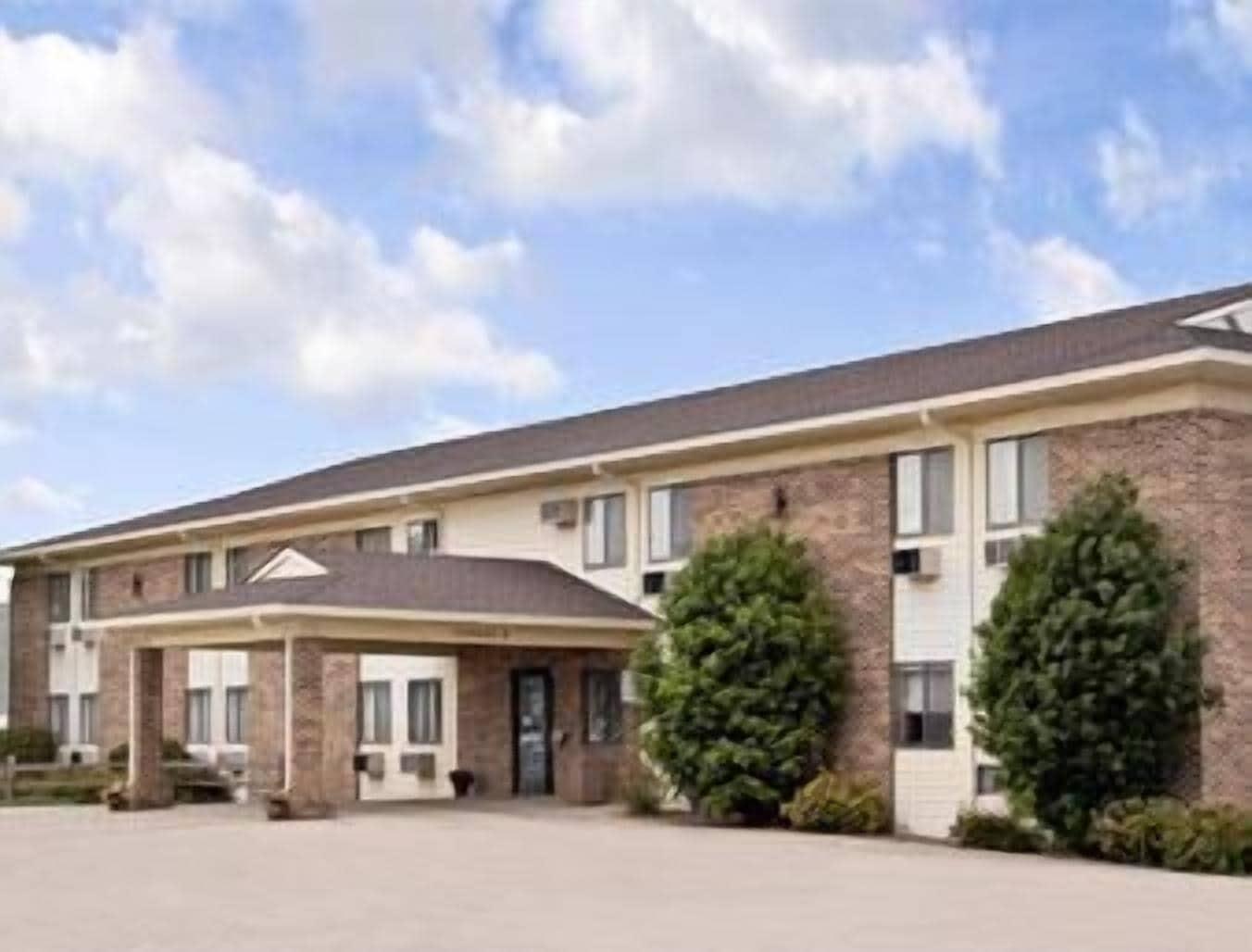 Vista Exterior Super 8 by Wyndham Milbank SD
