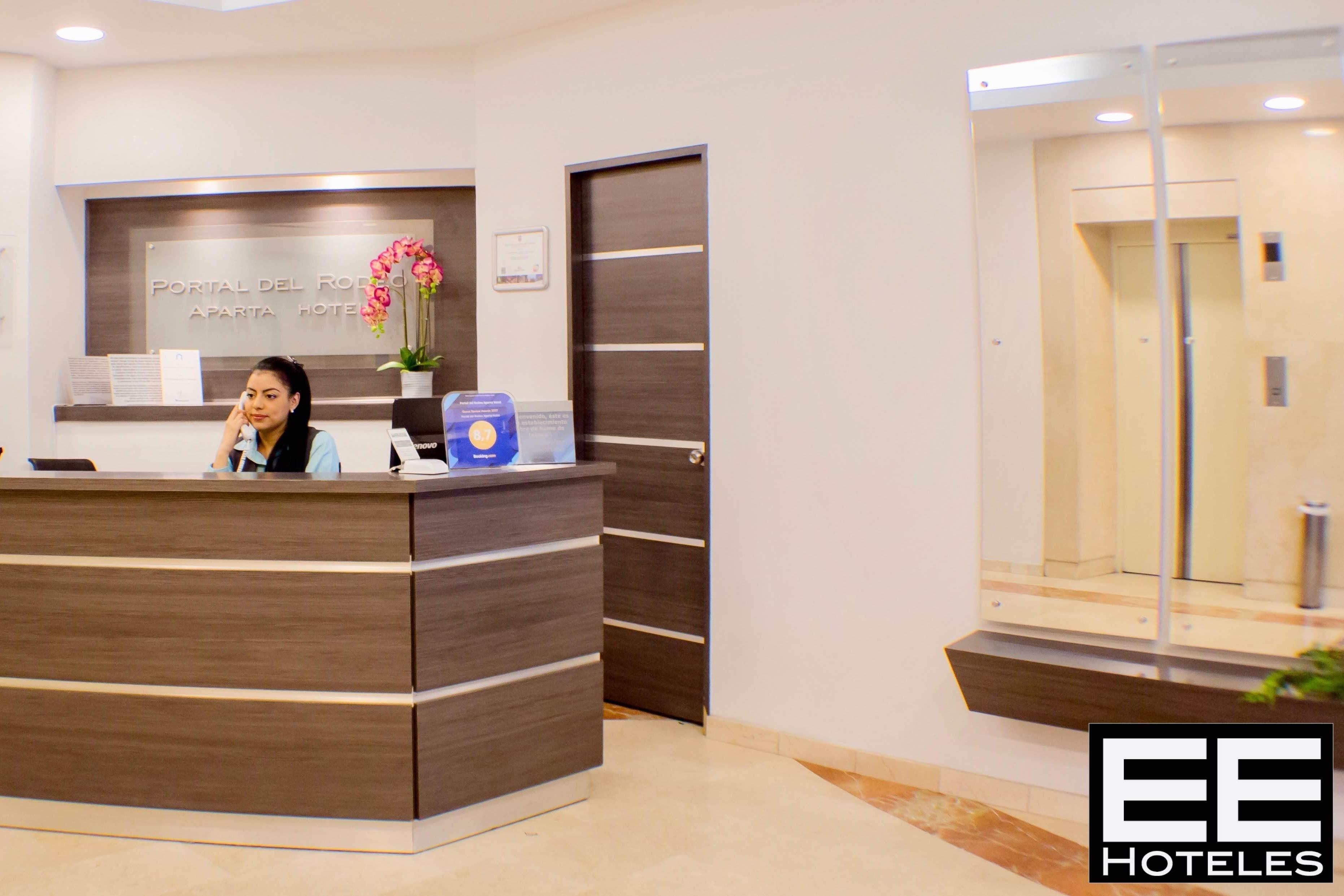 Vista Lobby Aparta Hotel Portal del Rodeo