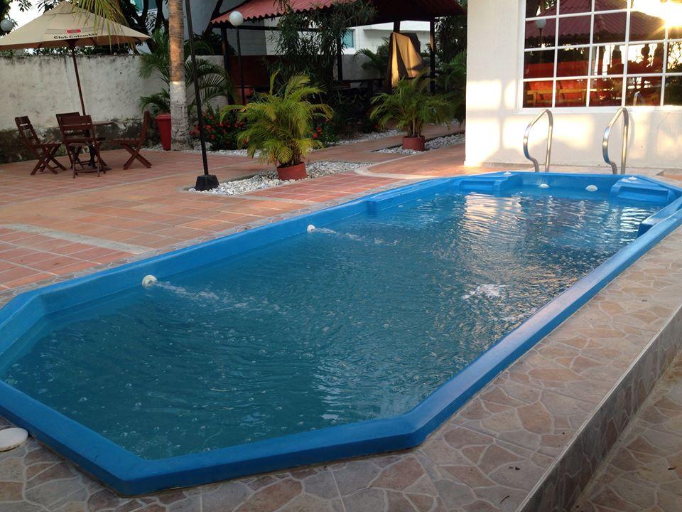 Vista Piscina Villa Naloy Cabins