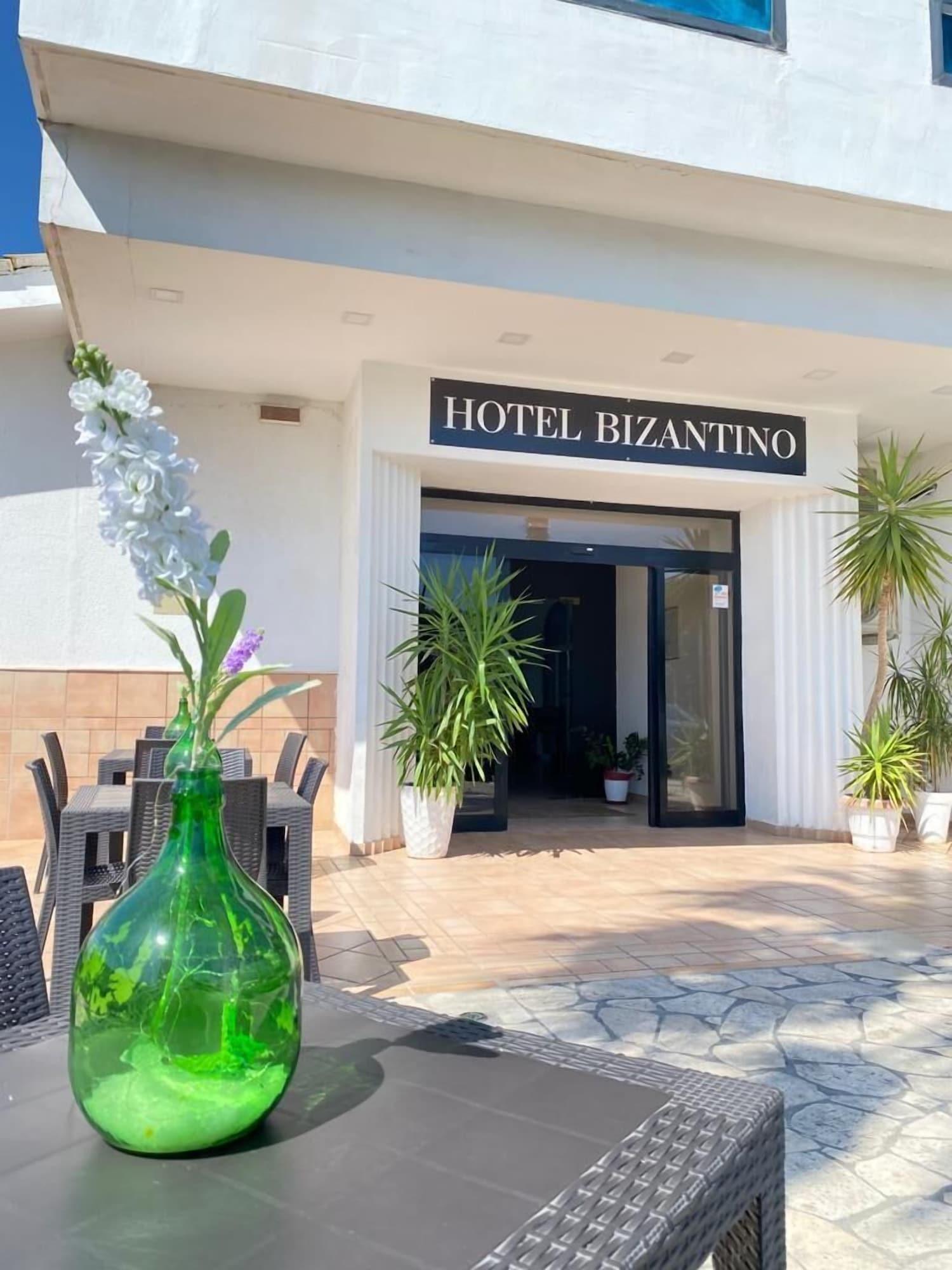 Varios Hotel Bizantino