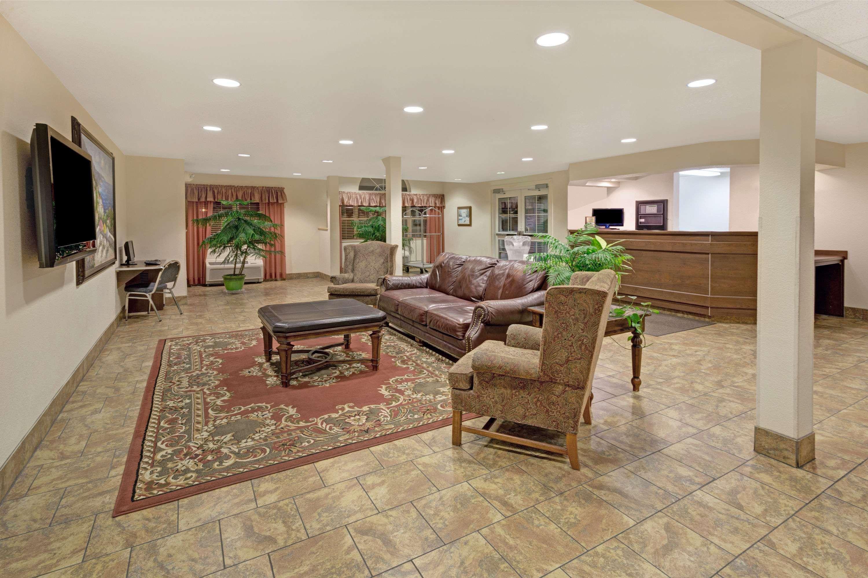 Vista Lobby Microtel Inn & Suites by Wyndham Cheyenne