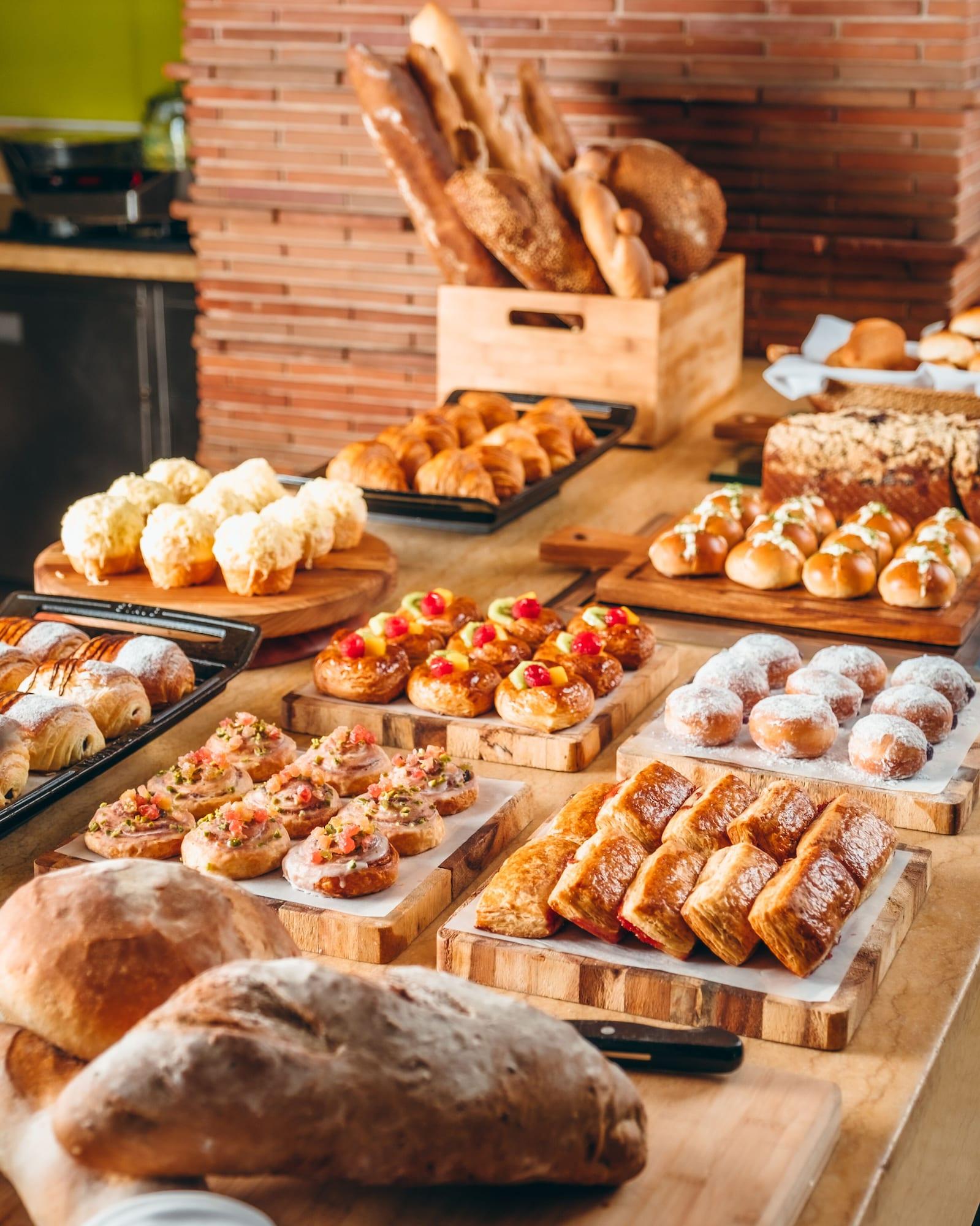 Restaurant New World Makati Hotel