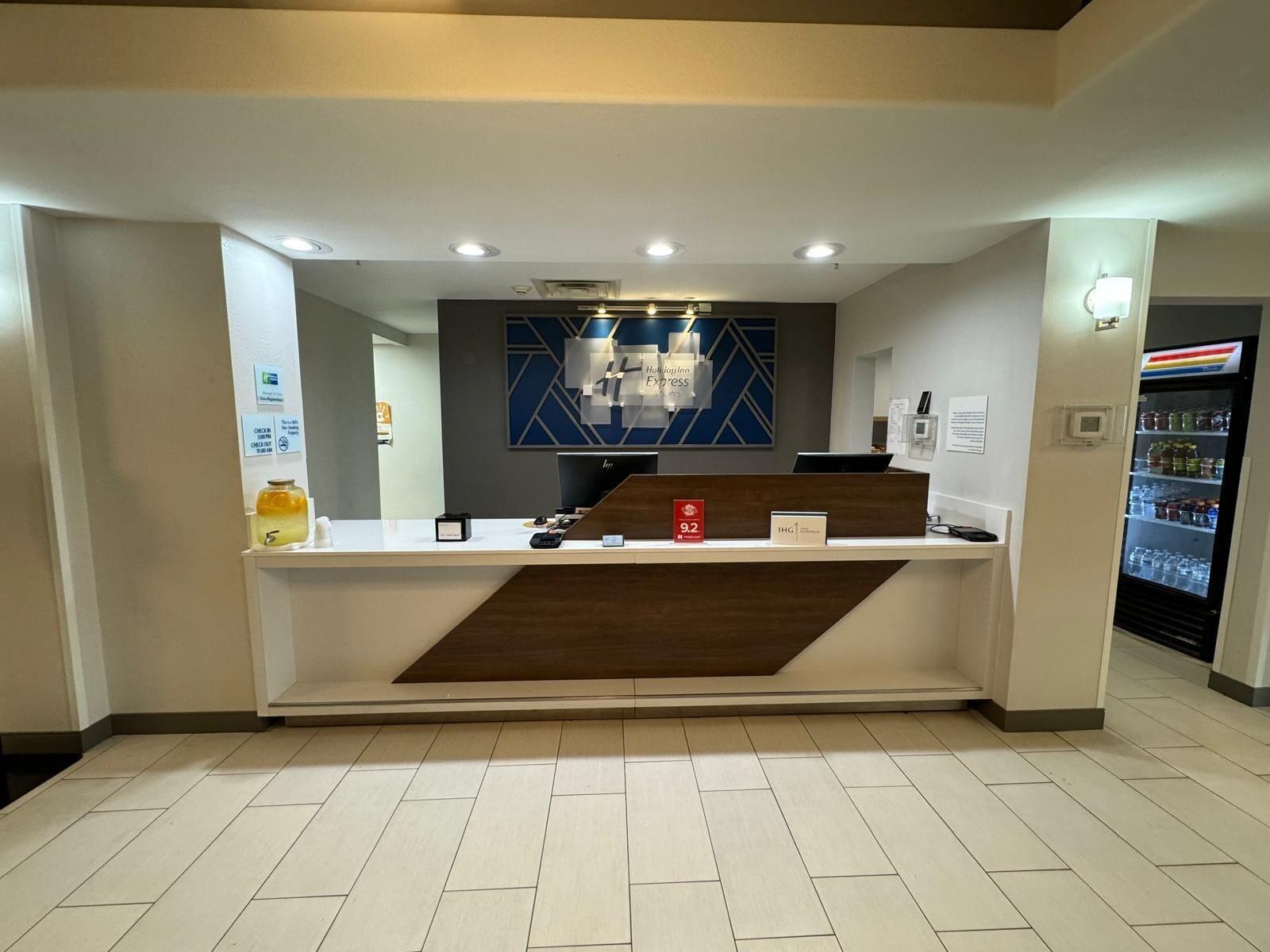 Vista Lobby Holiday Inn Express Hotel & Suites RIPLEY by IHG
