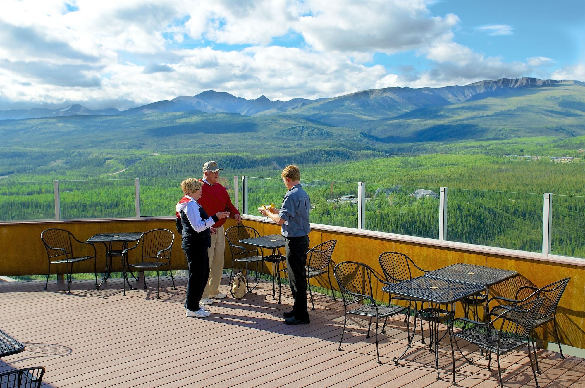 Varios Grande Denali Lodge