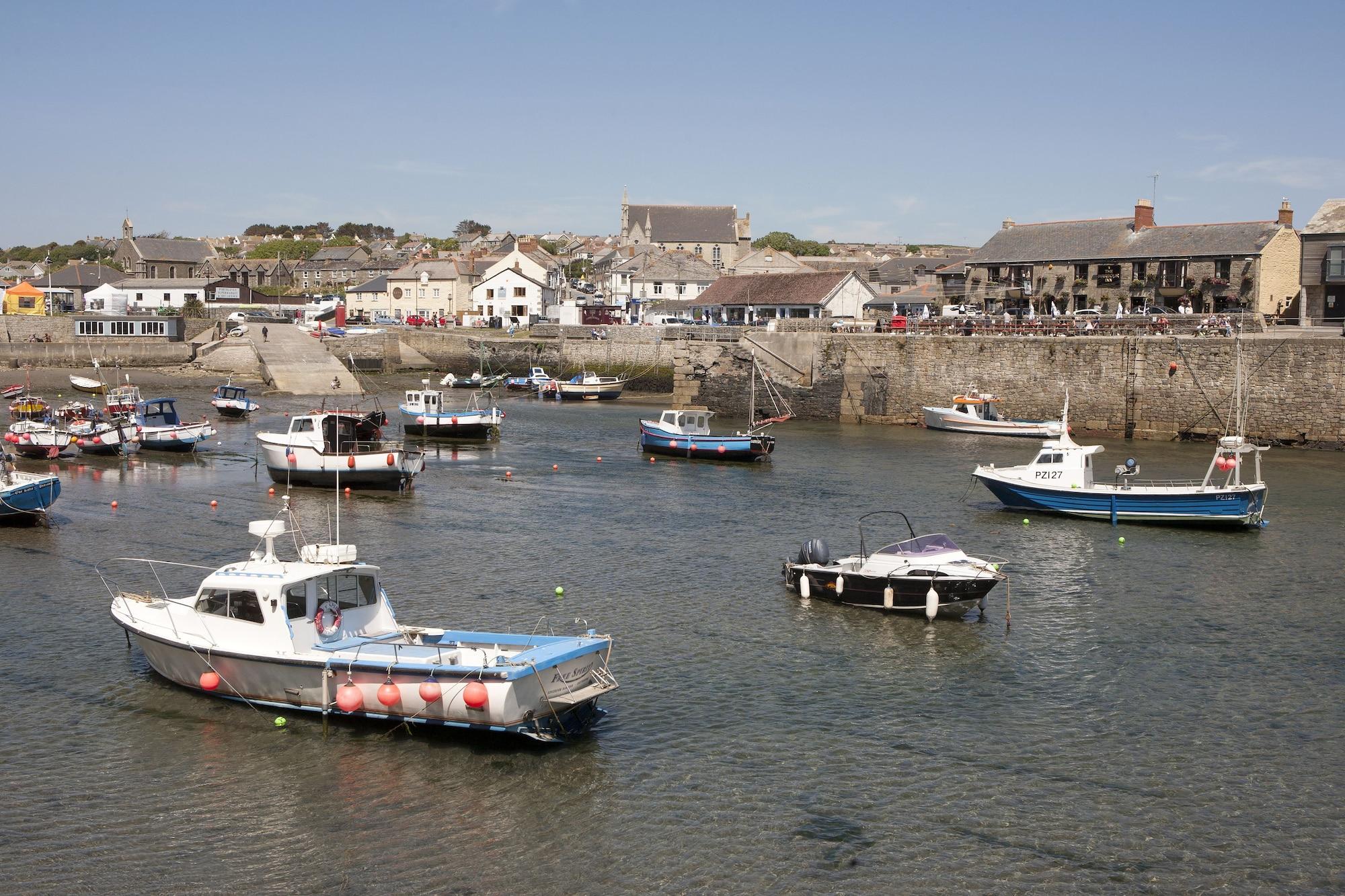 Varios Harbour Inn