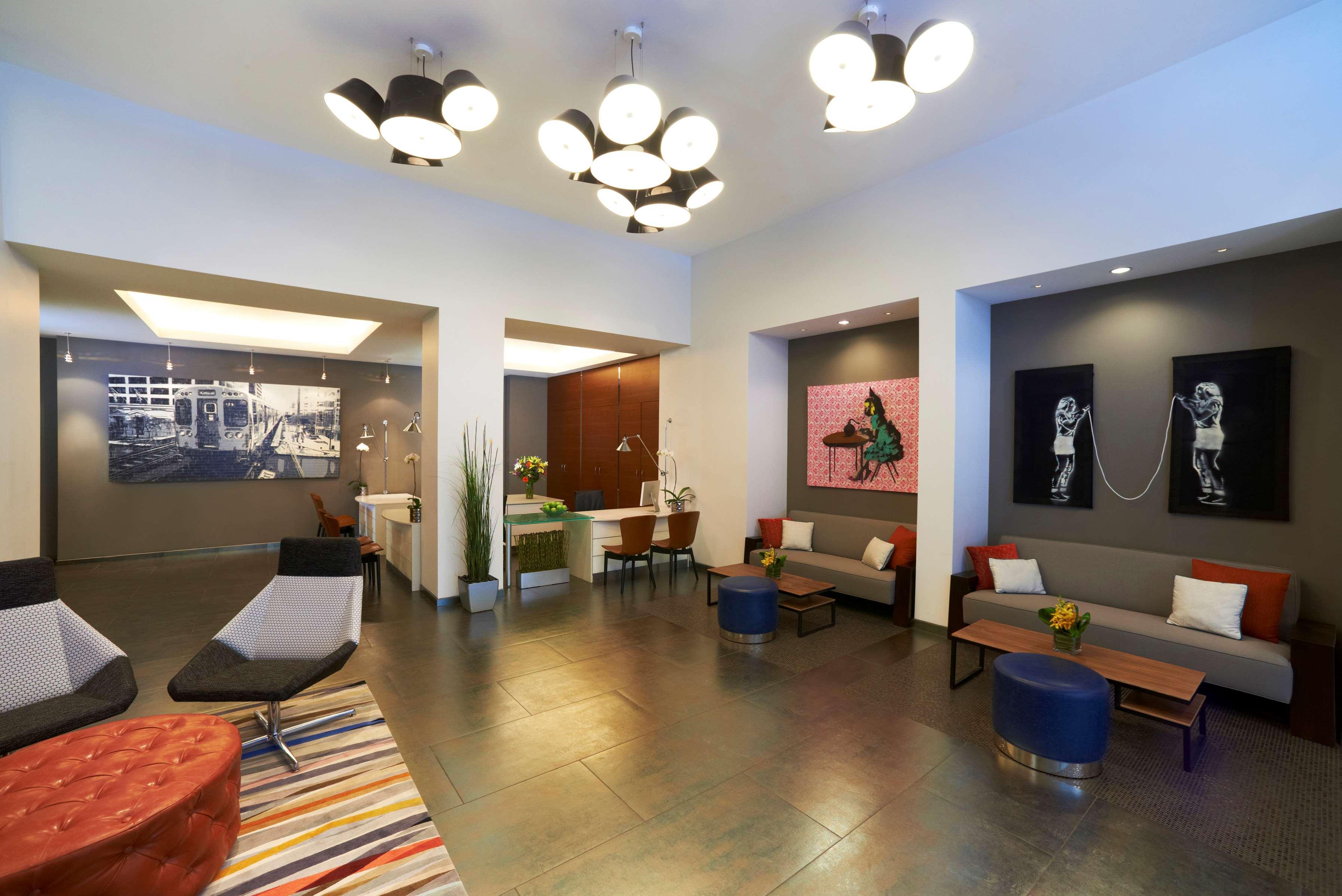 Vista Lobby Kinzie Hotel