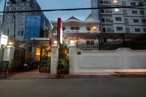 Alojamiento - Poolside Villa