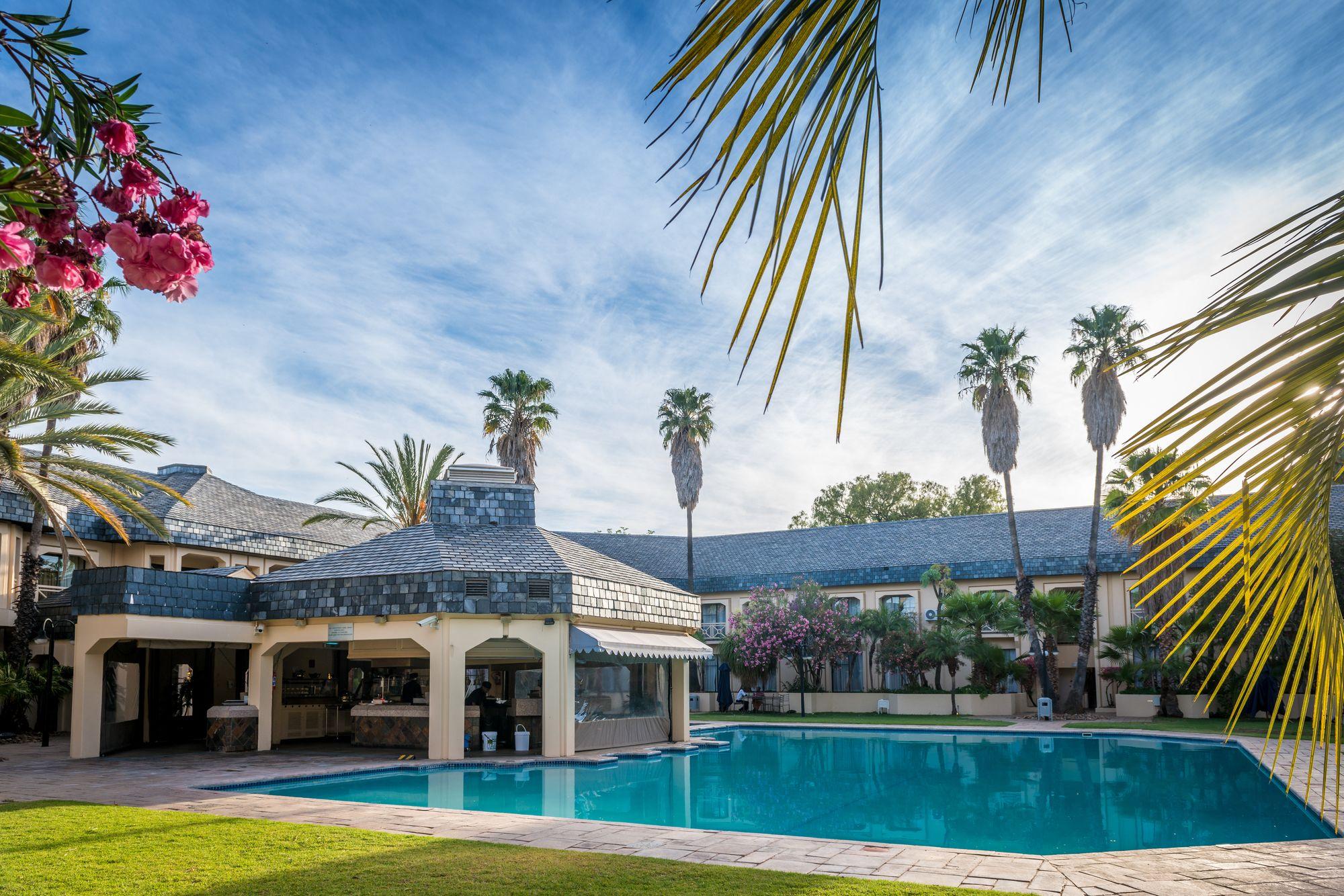 Vista Piscina Peermont Walmont at Mmabatho Palms