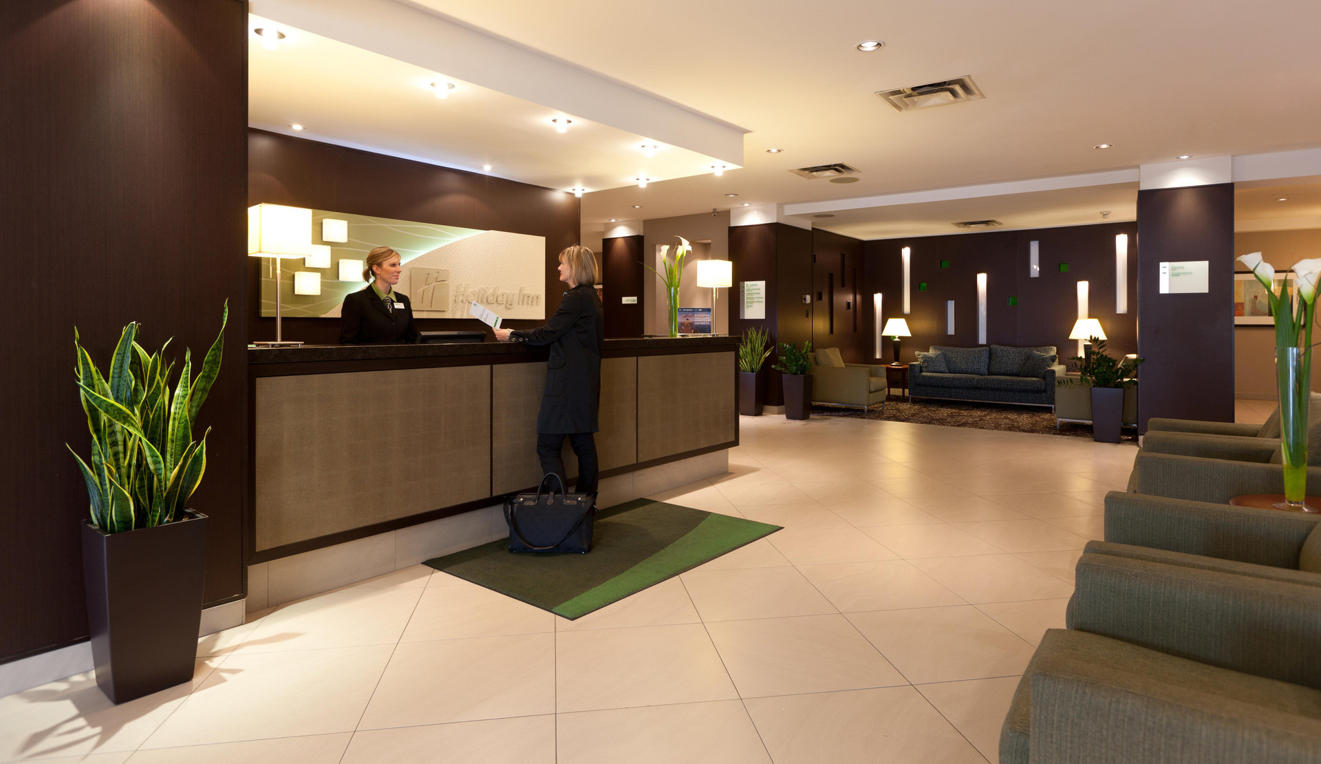 Vista Lobby Holiday Inn Laval Montreal