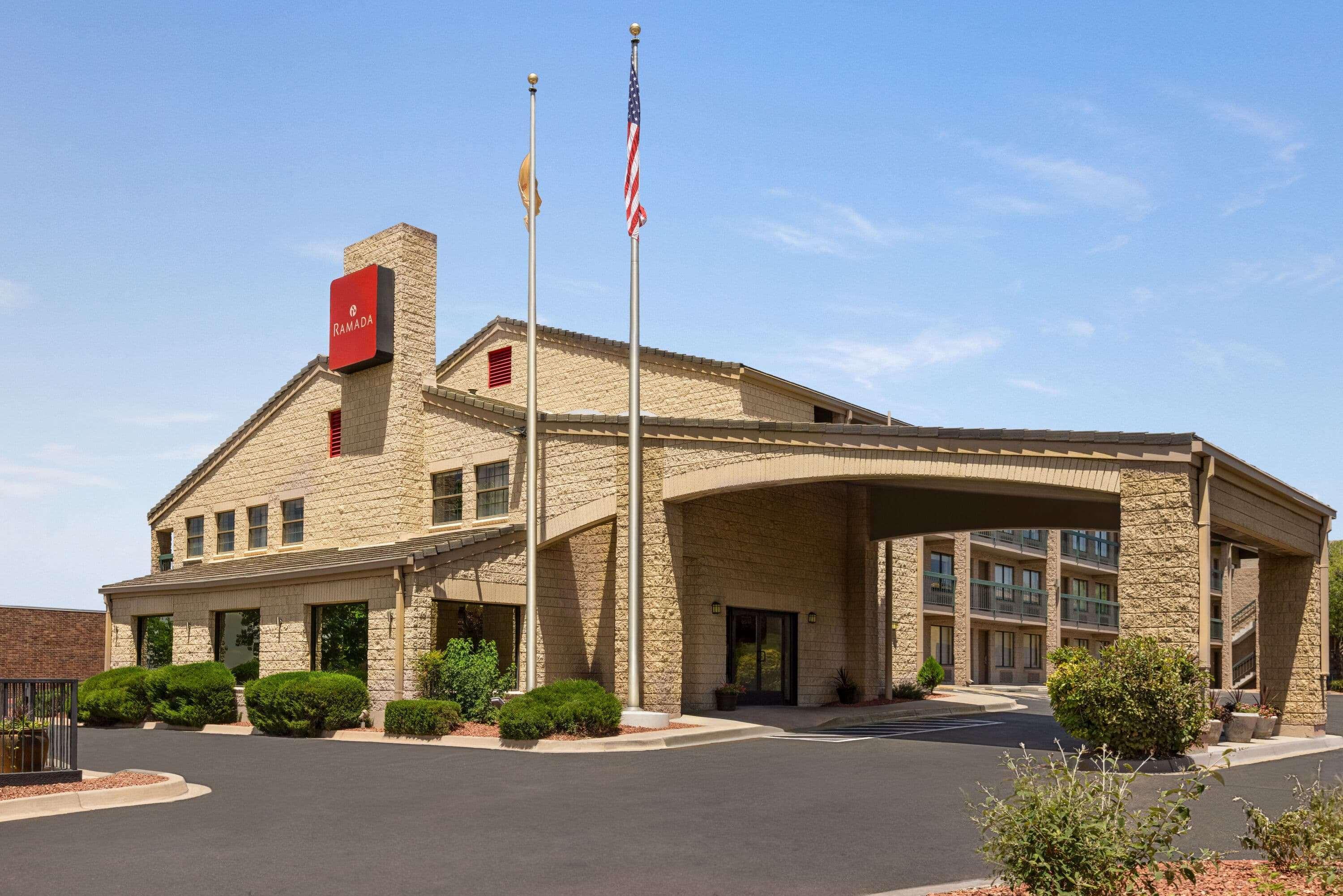 Vista Exterior Ramada by Wyndham Albuquerque Airport