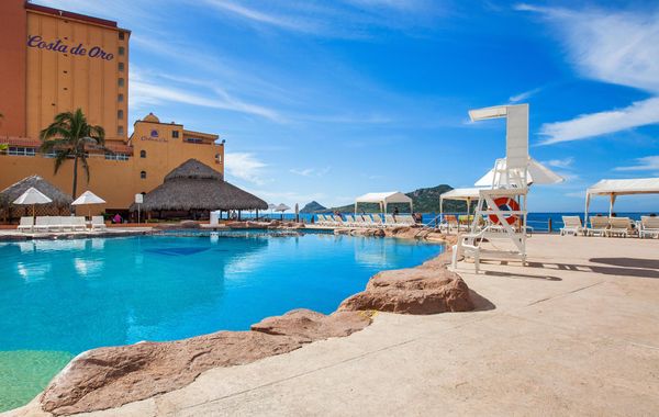 Costa de Oro Beach Hotel