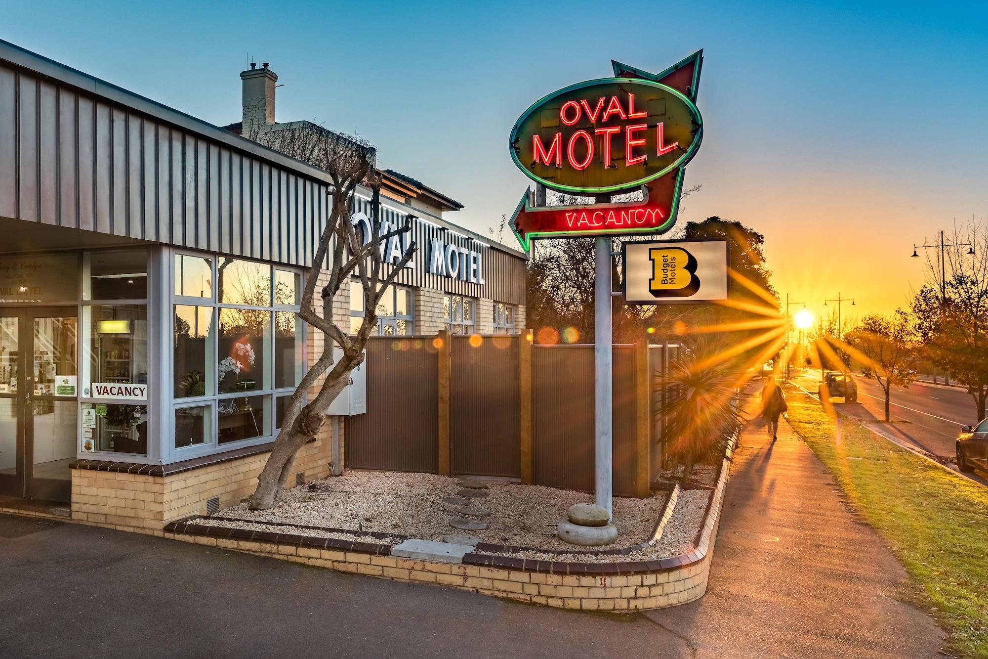 Varios Oval Motel