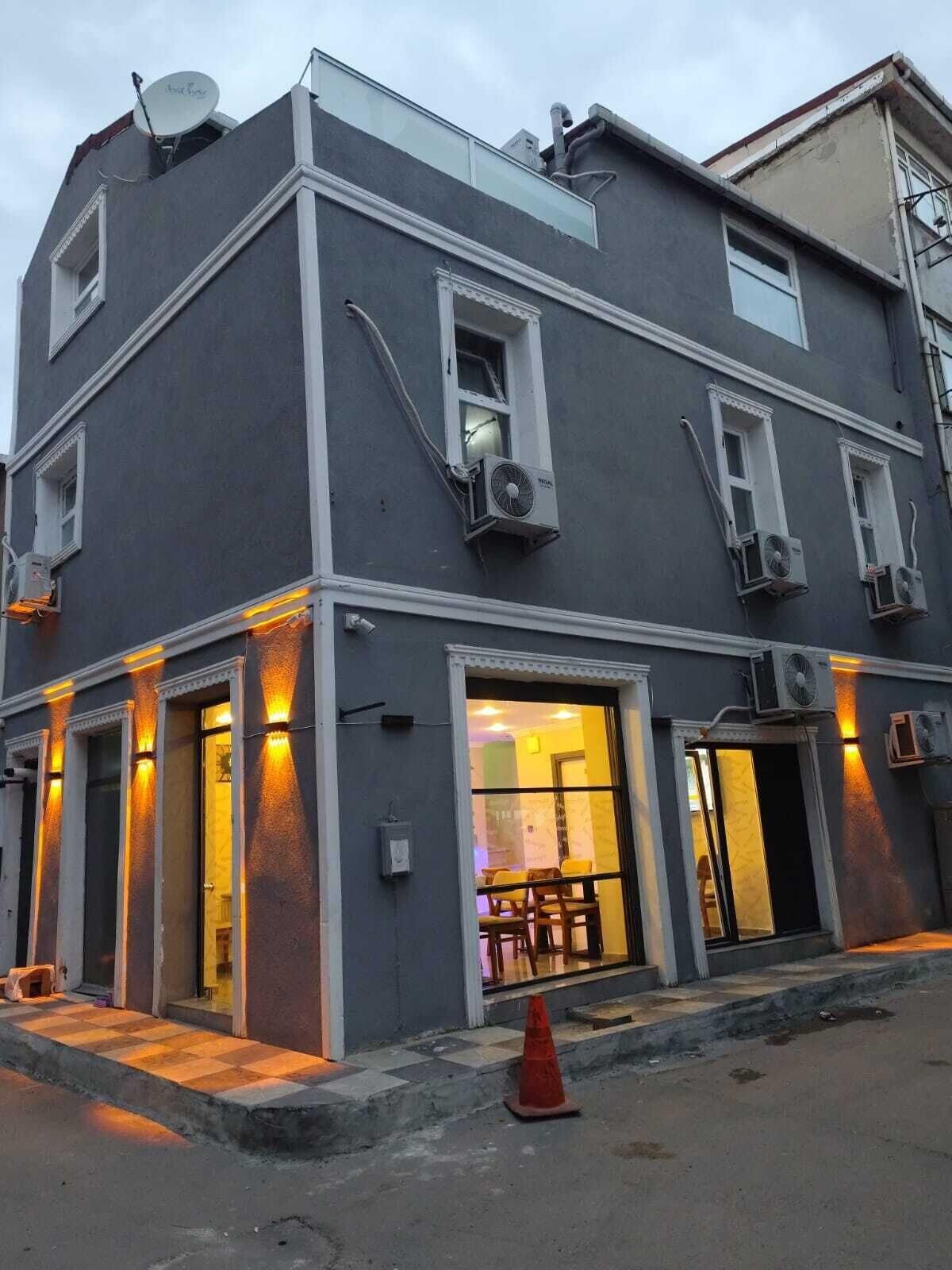 Varios Moonlight Hotel