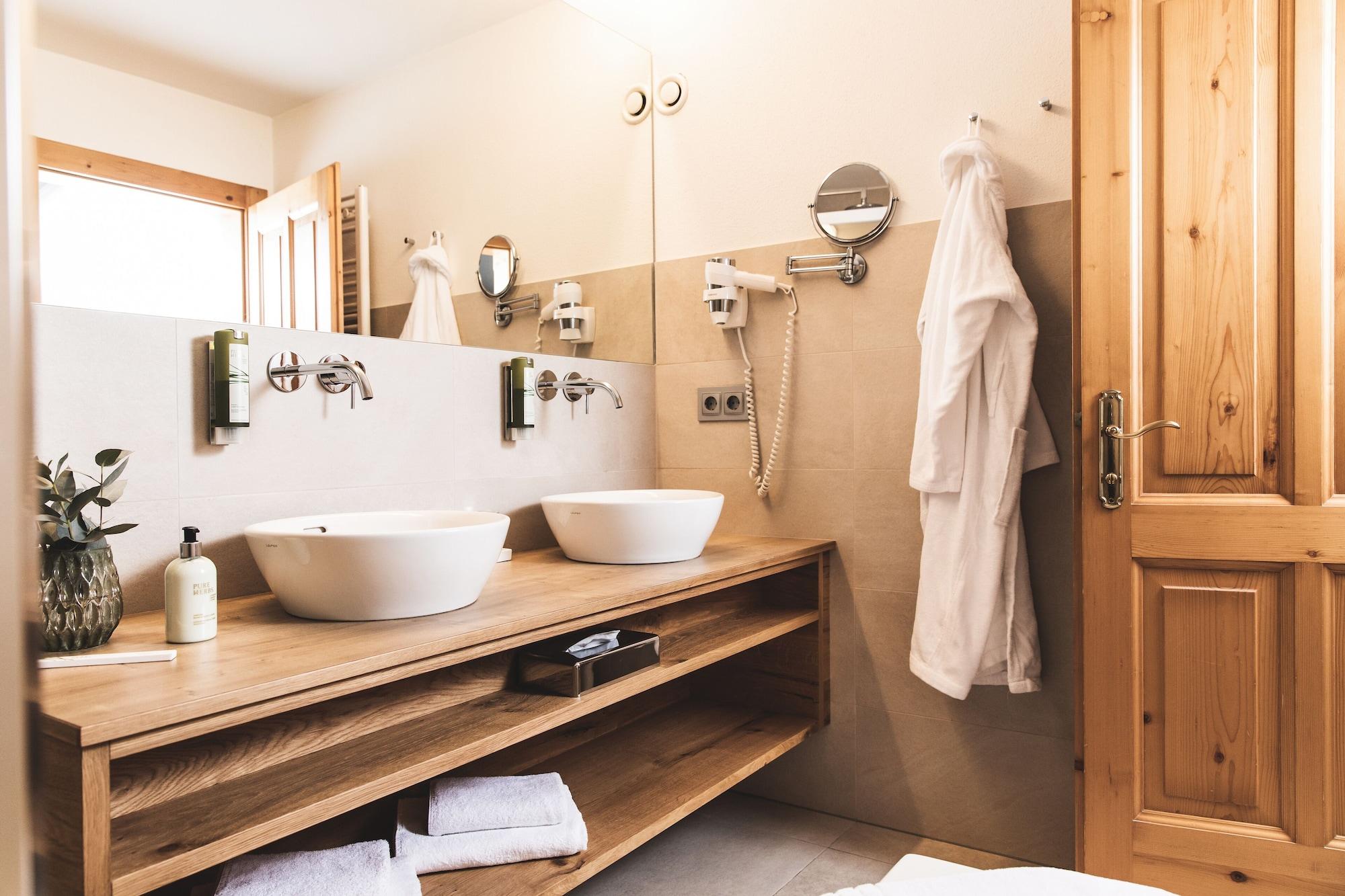 Equipamiento de Habitación Alpines Gourmet Hotel Montanara