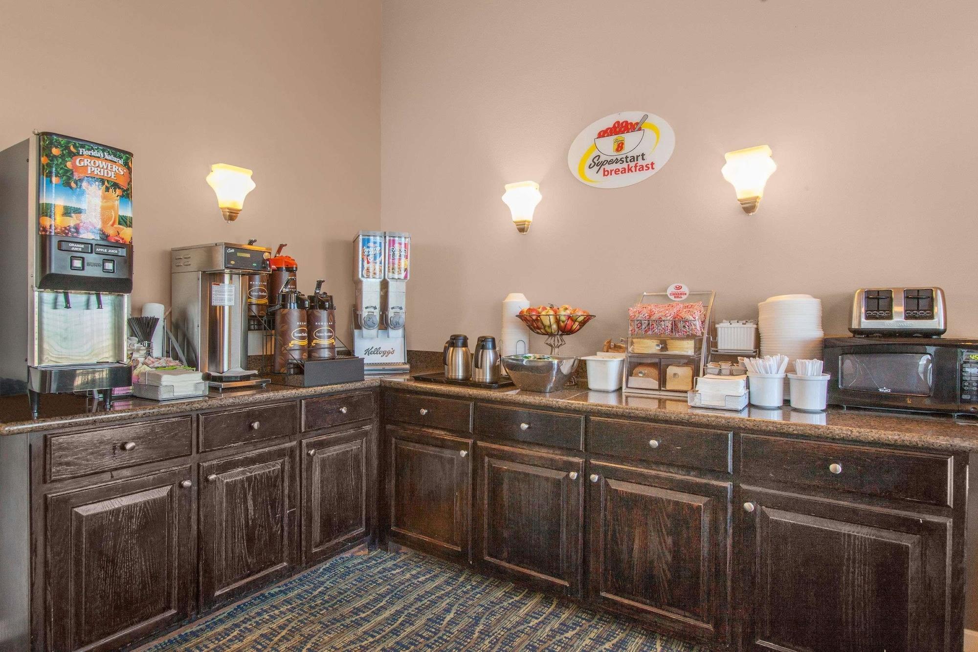 Restaurant Super 8 by Wyndham Oklahoma City