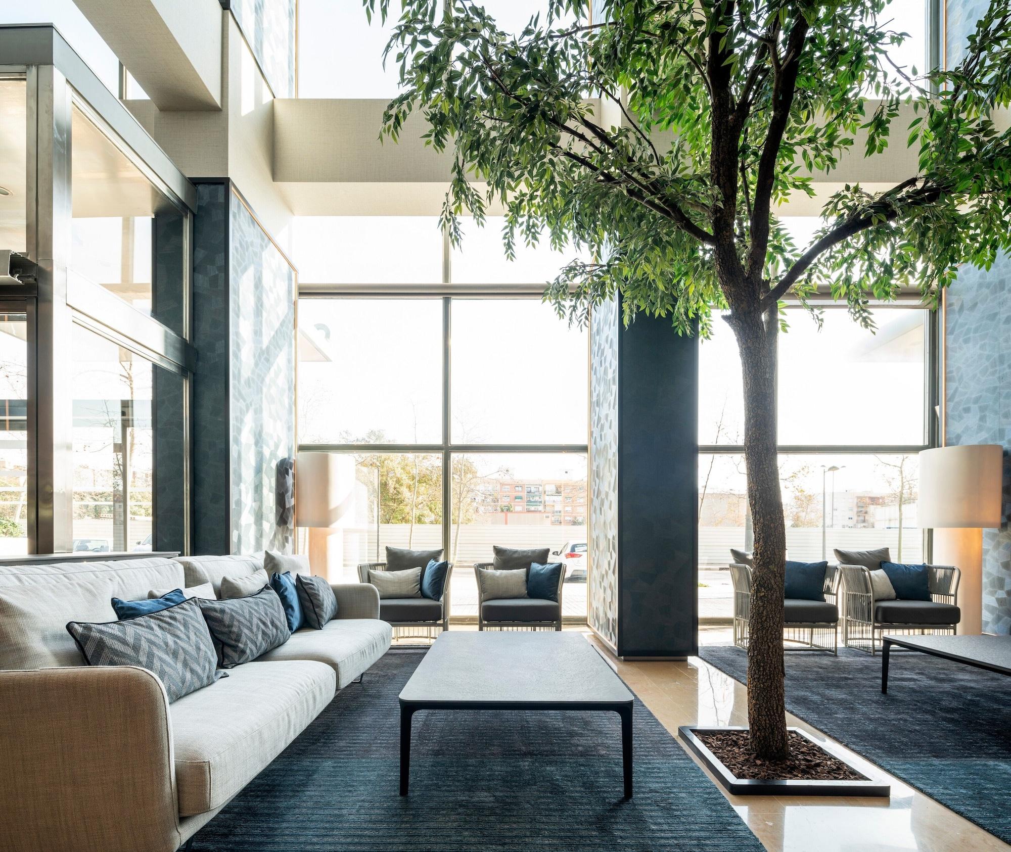 Vista Lobby Hotel ILUNION Valencia 4