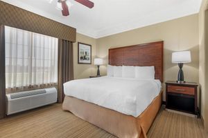 Alojamiento - Best Western Plus Monica Royale Inn & Suites