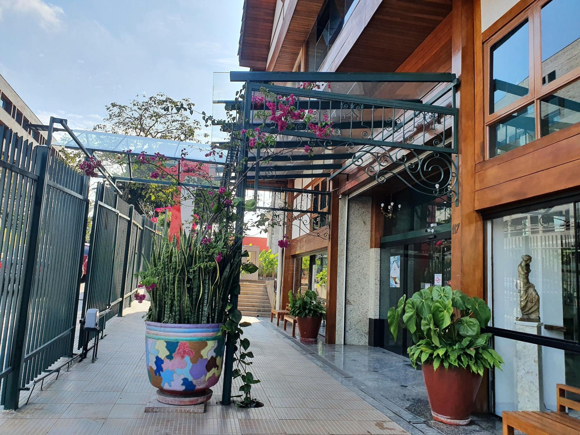 Vista Exterior Hotel Chalet Monet - Granja Vianna