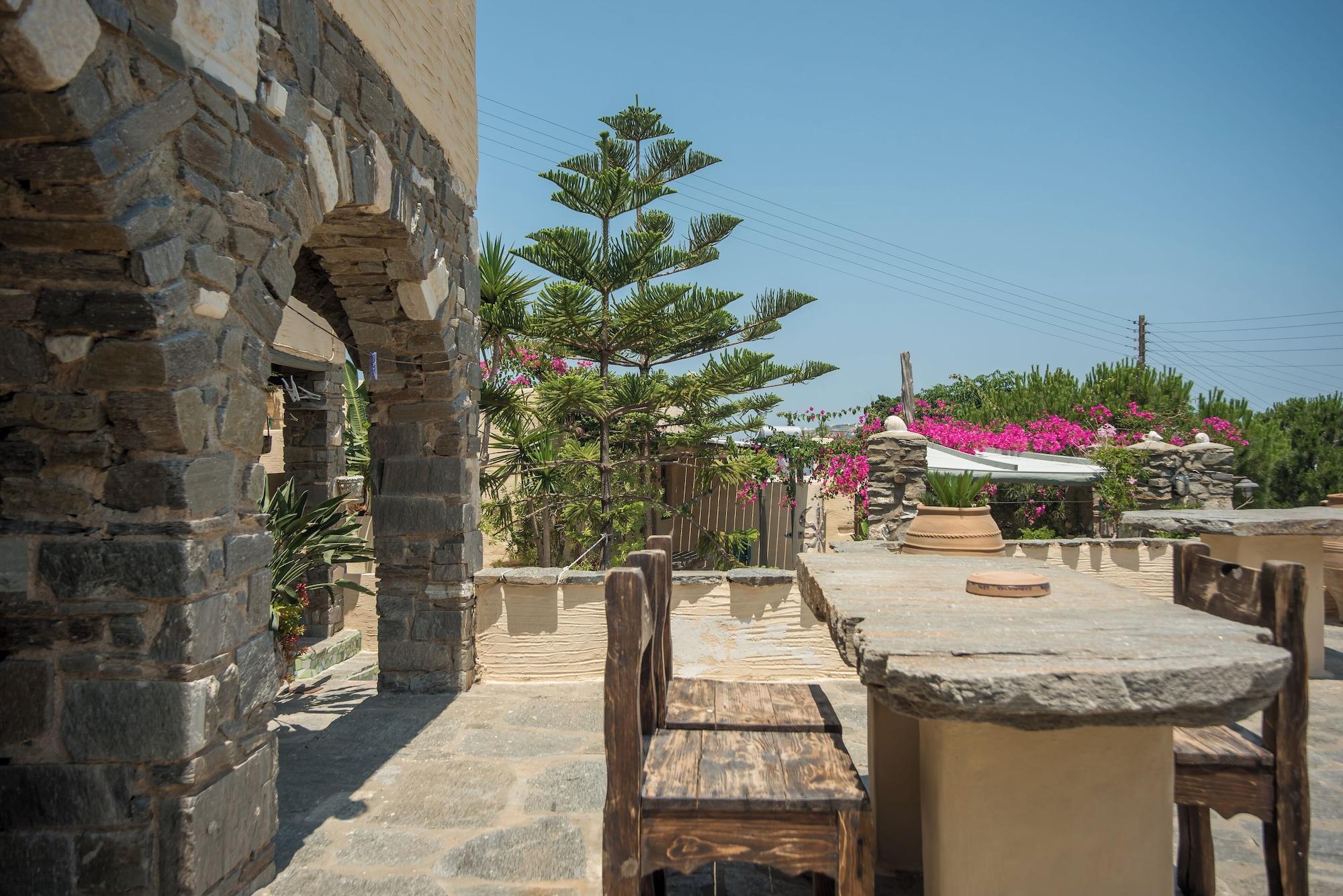 Vista Exterior Anthippi Guest House