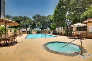 Alojamiento - Drury Plaza Hotel San Antonio Airport