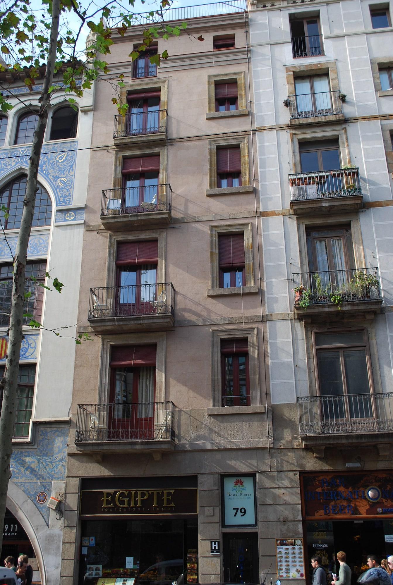 Vista Exterior Hostal Las Flores