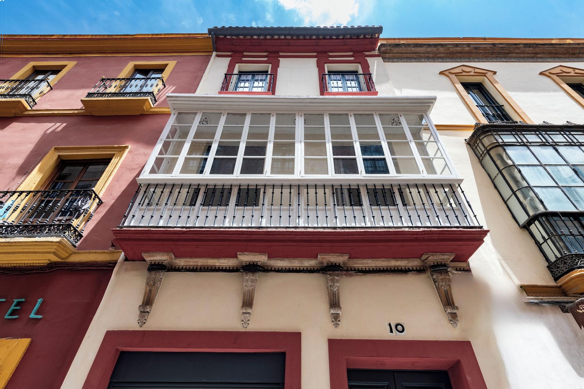 Vista Exterior Casa Palacio Bailén by Magno Apartments