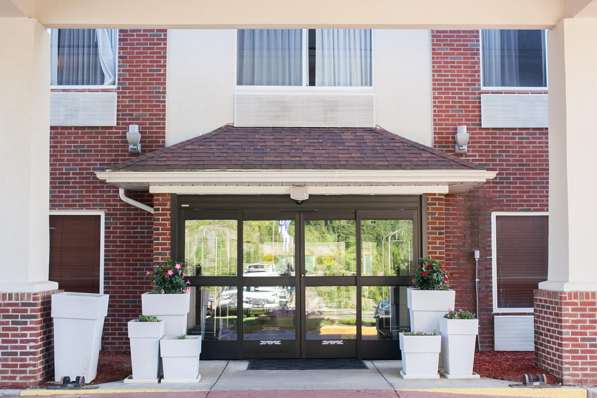 Vista Exterior Holiday Inn Express & Suites Logan