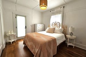 Alquiler Vacacional - Charming Beach Cottage, 2 blocks from the water!