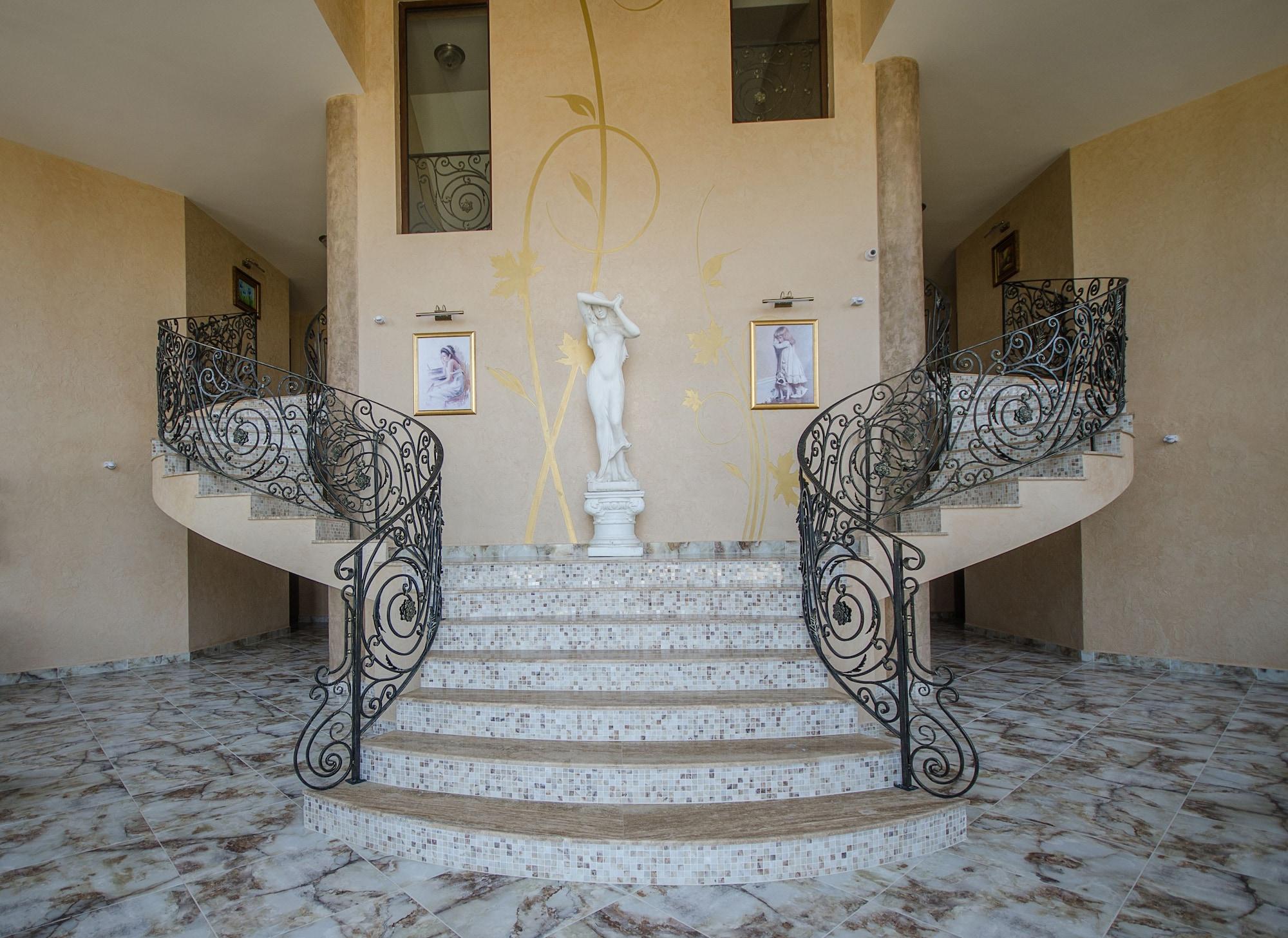 Vista Lobby Apartments in Complex Poseidon