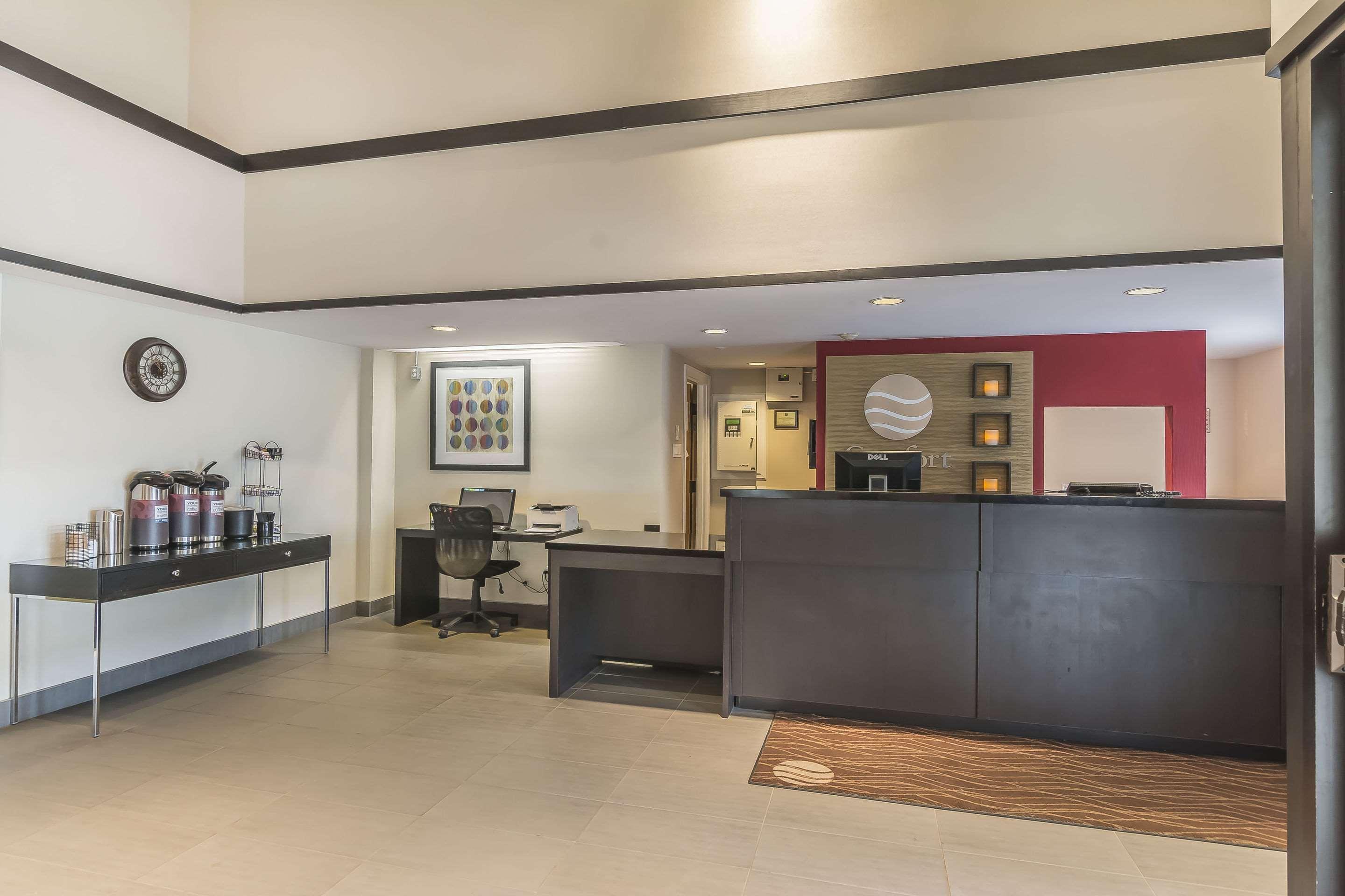 Vista Lobby Comfort Inn Belleville