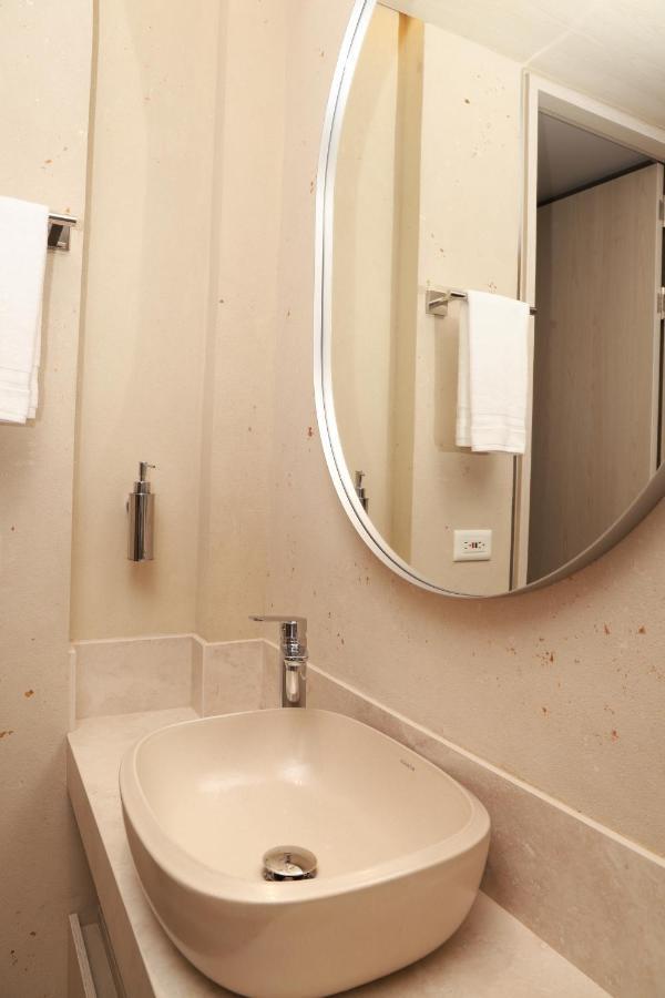 Baño VPV Suites & Casino