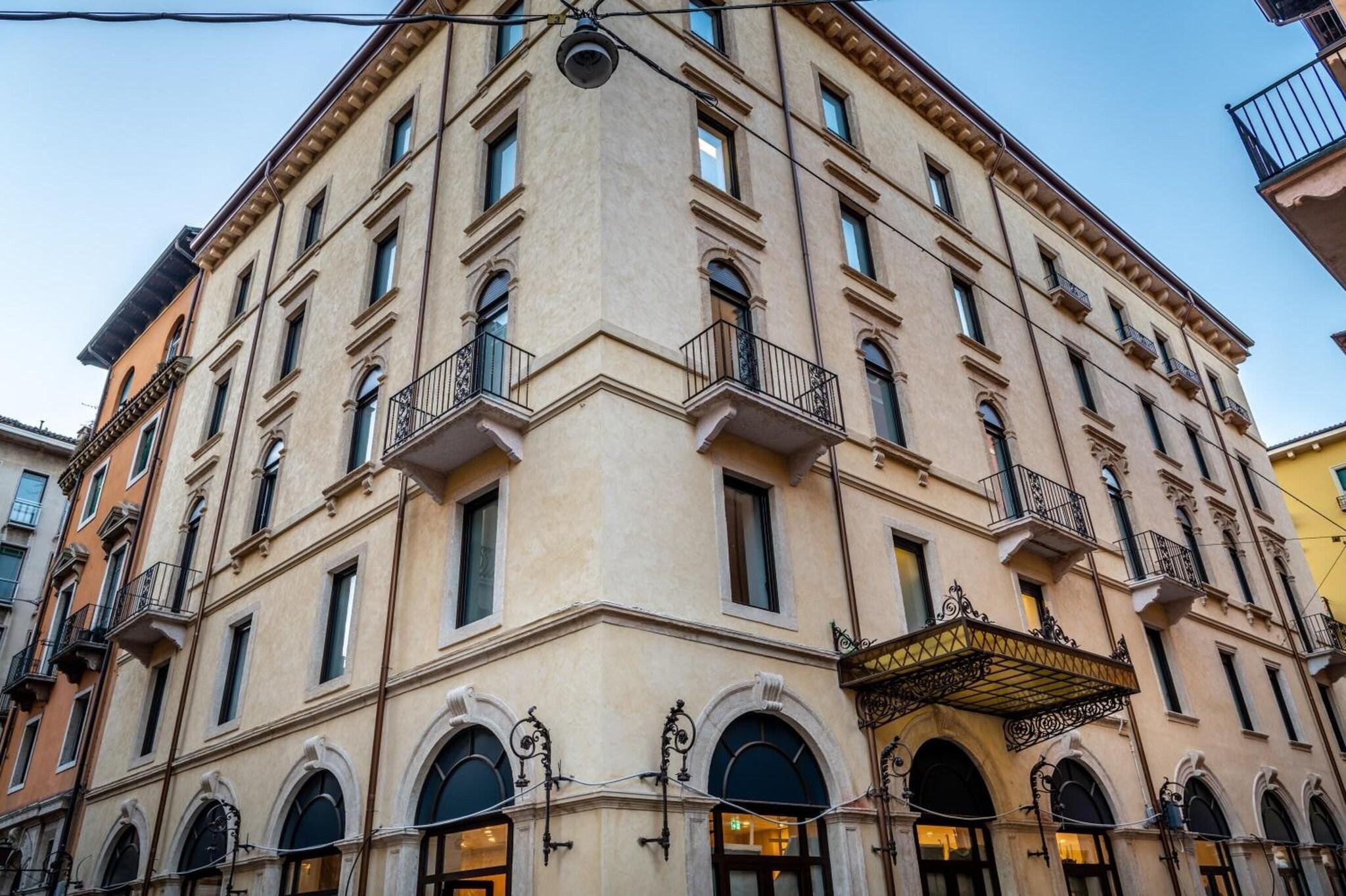 Vista Exterior Boutique hotel touring