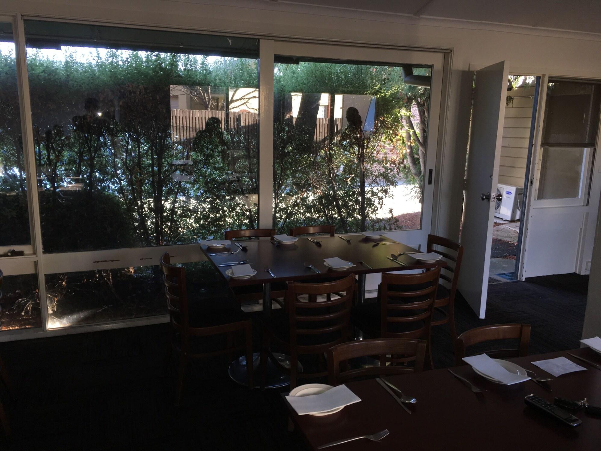 Restaurant Red Cedars Motel